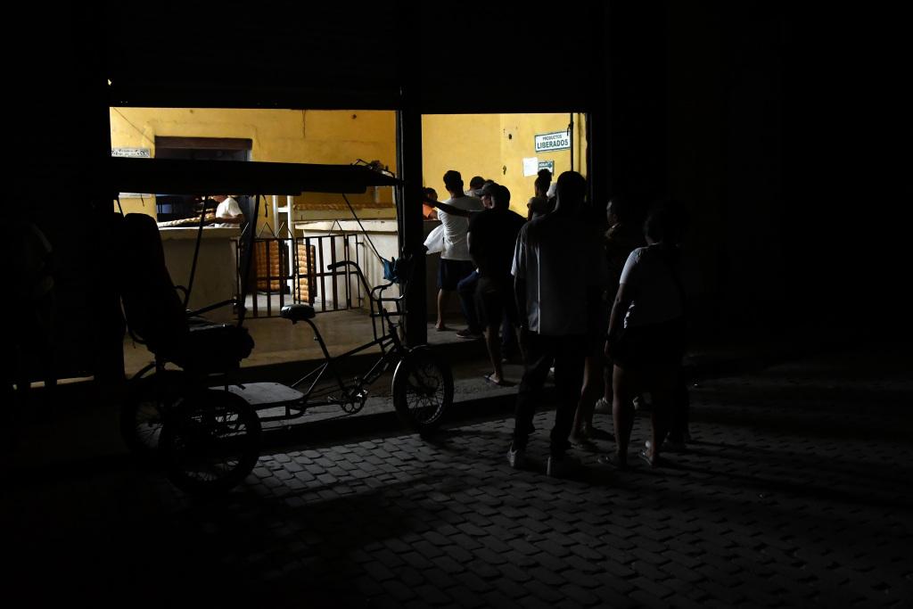 哈瓦那夜晚酷热难耐，停电成日常；太阳能产品热销，古巴民众艰难求变。 新闻 哈瓦那夜晚酷热难耐，停电成日常；太阳能产品热销，古巴民众艰难求变。 新闻 哈瓦那夜晚酷热难耐，停电成日常；太阳能产品热销，古巴民众艰难求变。 新闻