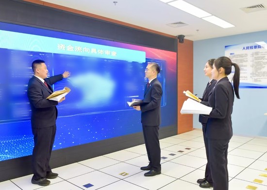  金融风险防控需筑牢底线；银行经理职务侵占牵出违法放贷案；从业人员当以此为鉴。 IT技术 金融风险防控需筑牢底线；银行经理职务侵占牵出违法放贷案；从业人员当以此为鉴。 IT技术