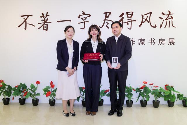为何跨界写作能引发深度共鸣?解析苏菲·玛索的文学转型逻辑 文化旅游