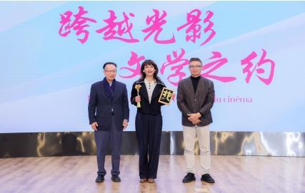 为何跨界写作能引发深度共鸣?解析苏菲·玛索的文学转型逻辑 文化旅游