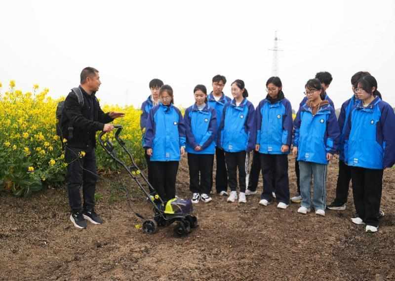 长假经济的逻辑重构:研学消费与产业转型深层解析 股票财经 长假经济的逻辑重构:研学消费与产业转型深层解析 股票财经 长假经济的逻辑重构:研学消费与产业转型深层解析 股票财经 长假经济的逻辑重构:研学消费与产业转型深层解析 股票财经
