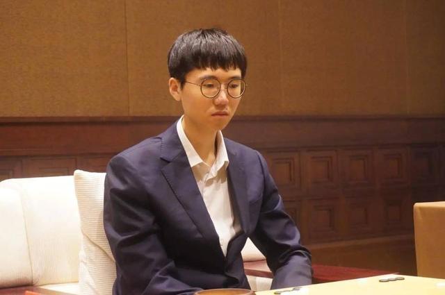 一盘棋的重量:当围棋少年们遭遇成长的代价 体育新闻 一盘棋的重量:当围棋少年们遭遇成长的代价 体育新闻