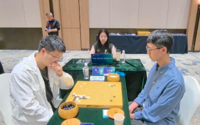一盘棋的重量:当围棋少年们遭遇成长的代价 体育新闻 一盘棋的重量:当围棋少年们遭遇成长的代价 体育新闻
