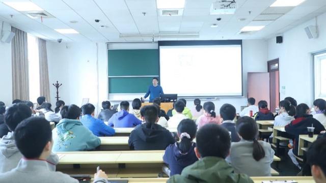 技术赋能·学段贯通:「周末先修学堂」如何重塑上海高中教育生态 教育招生