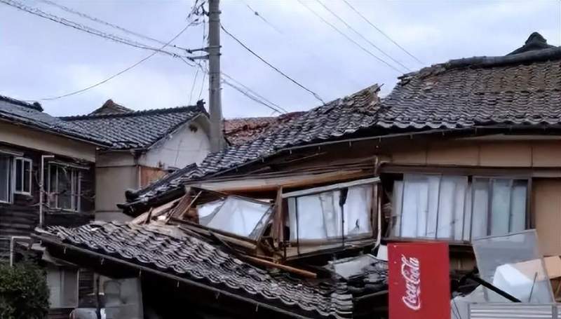  【灾害链式反应深度剖析】日本三重天灾背后的地质密码与应急机制失效 新闻