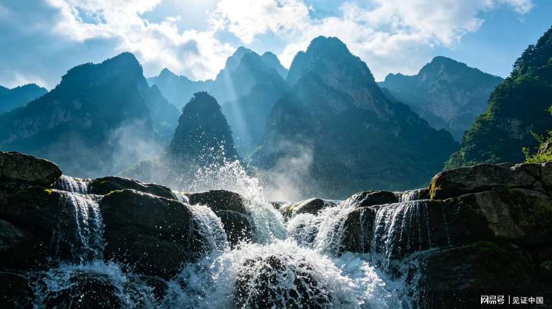 地质工程师亲历：深挖三秦地脉三千万年岩层渗透如何铸就一瓶零水垢好水