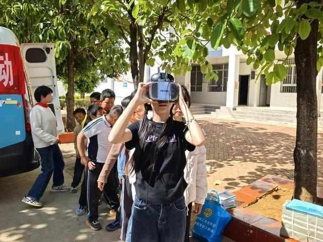  从牛顿色盘到最速降线：乡村小学科学教育的「破冰实验」深度复盘 教育招生