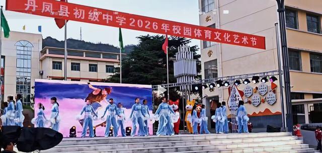  「七天无理由」沦为遮羞布：演出服退货纠纷背后的法律边界与诚信缺失 新闻 「七天无理由」沦为遮羞布：演出服退货纠纷背后的法律边界与诚信缺失 新闻 「七天无理由」沦为遮羞布：演出服退货纠纷背后的法律边界与诚信缺失 新闻